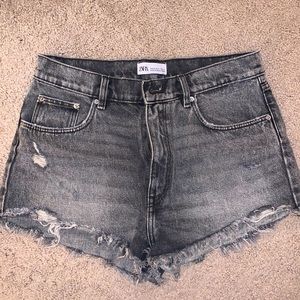 Zara Gray/Black Denim Shorts (6)
